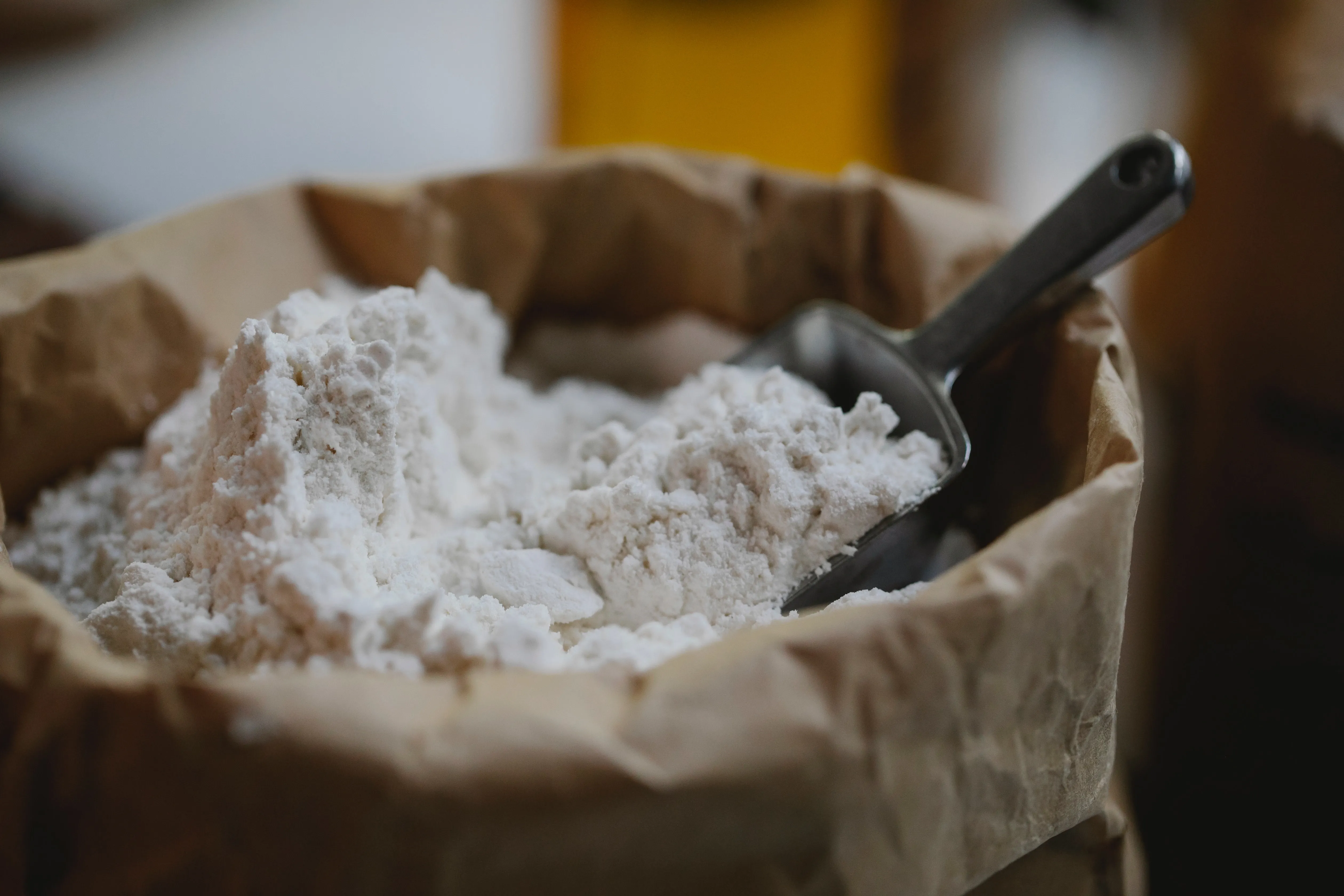 pack of flour as a reference to 10kg weight-pexels-klaus-nielsen.webp