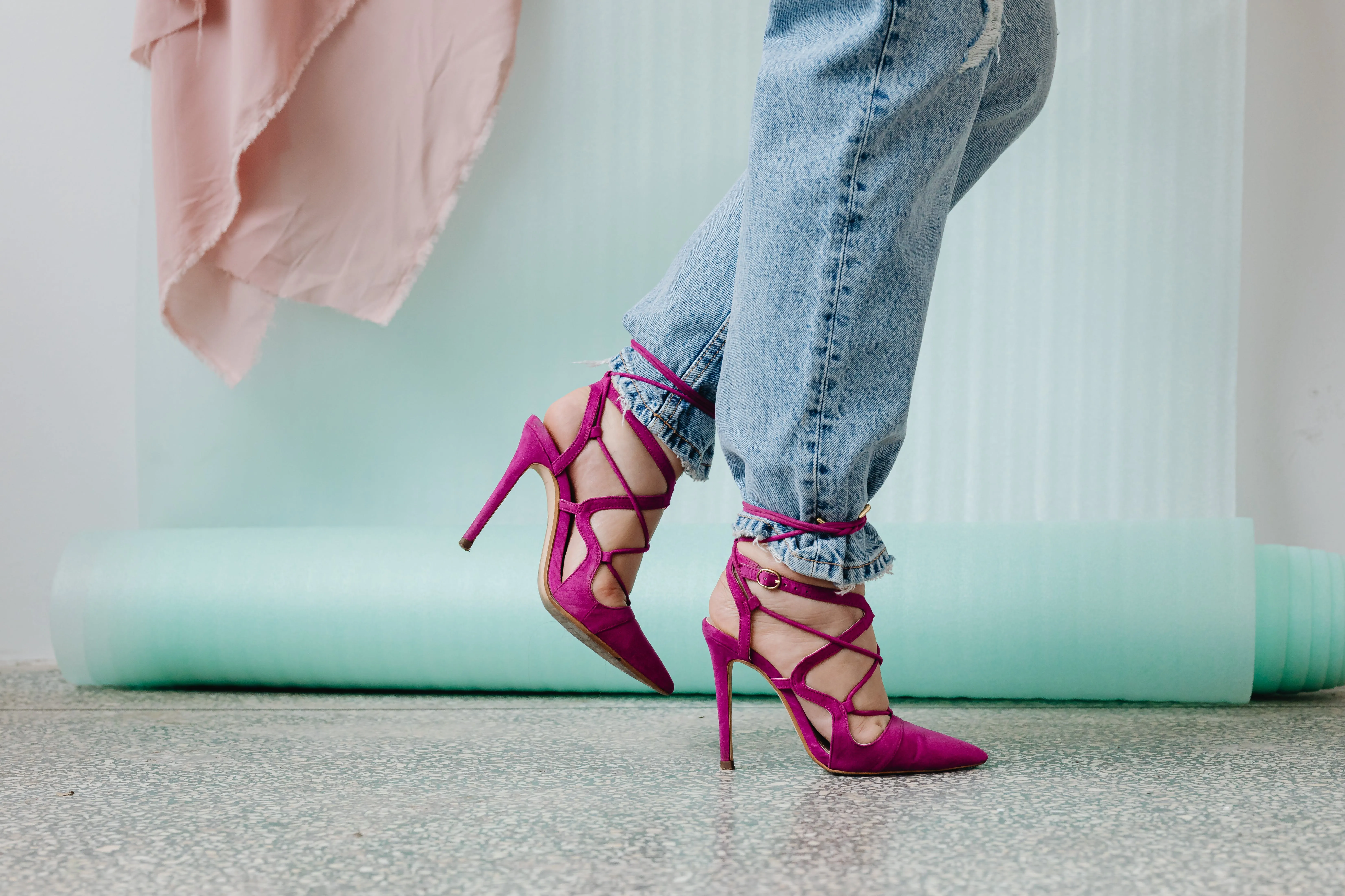How to Know if You're Wearing the Right Size High Heels: 8 Steps